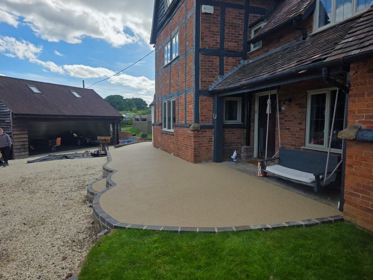 Curved resin-bound terrace with dark block edging