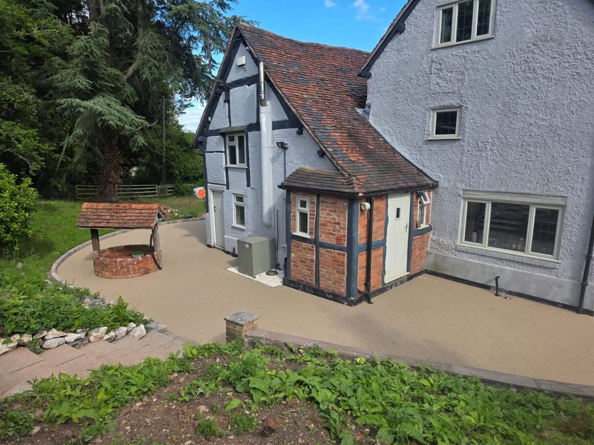 Resin-bound courtyard laid around a traditional home